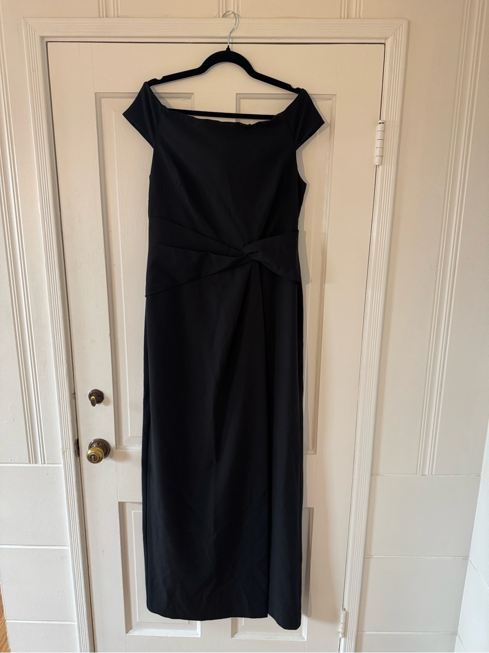 Ralph Lauren Elegant Black Off-Shoulder Twist-Waist Evening Dress - Picture 4 of 8